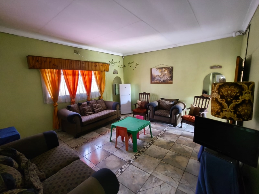 To Let 4 Bedroom Property for Rent in Oos Einde North West